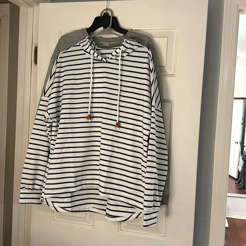 Navy and whiter long sleeves be shirt brand new